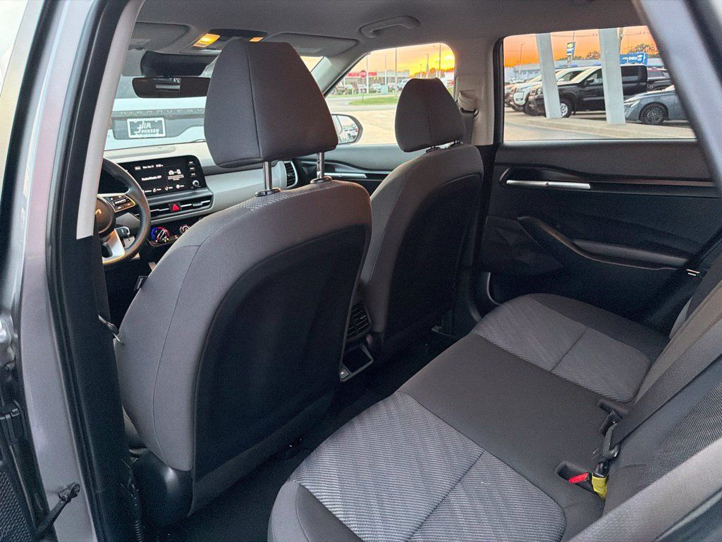 Used 2026 Kia Seltos LX AWD/4WD image 16