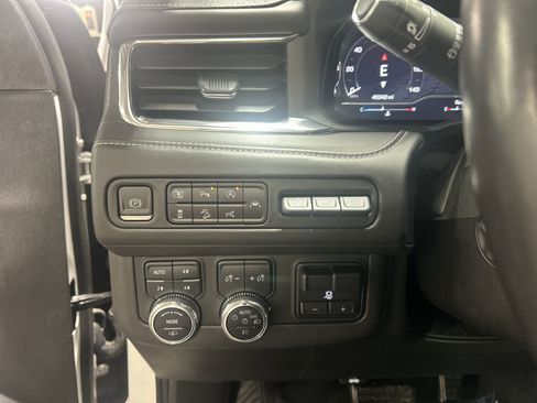 Certified 2023 GMC Yukon Denali Ultimate AWD/4WD image 18