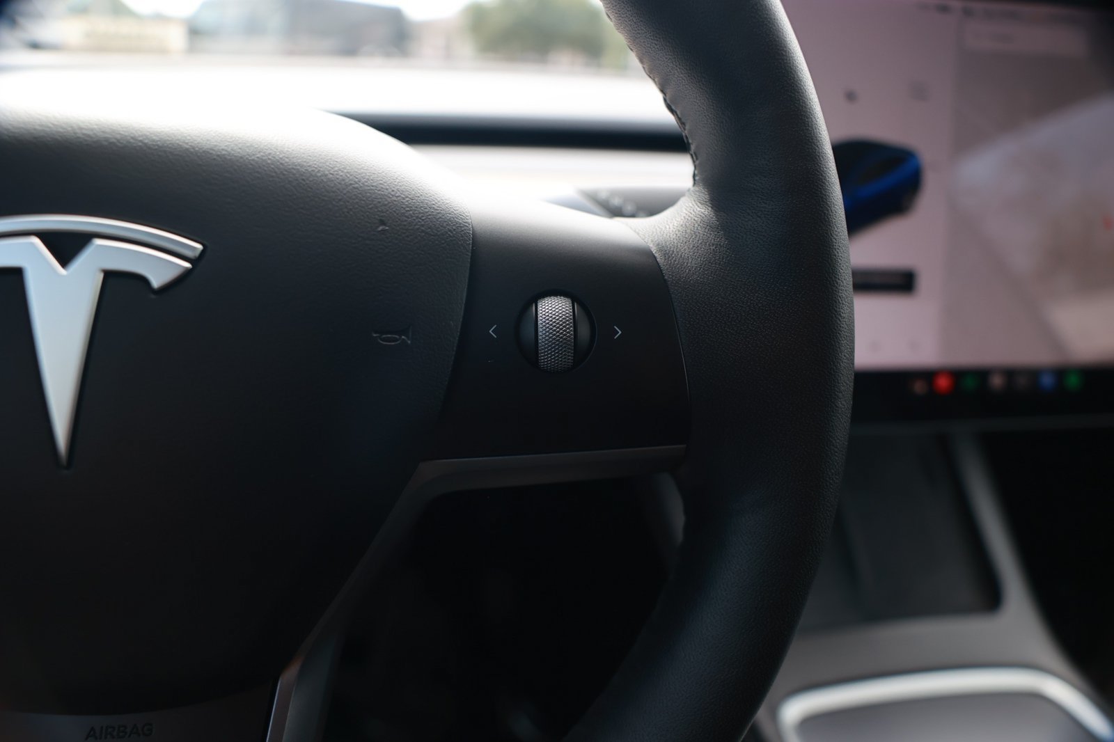 Used 2021 Tesla Model Y Long Range AWD/4WD image 23