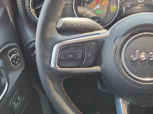 Used 2023 Jeep Wrangler Unlimited Sahara AWD/4WD image 19