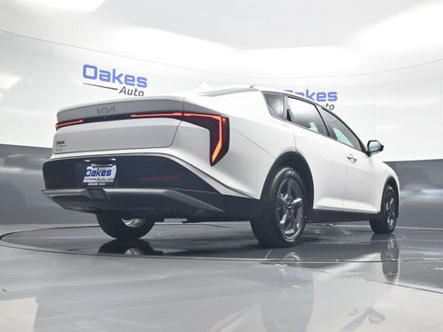 New 2025 Kia K4 FWD image 42