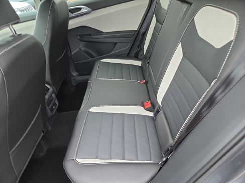 Certified 2025 Volkswagen Taos SEL AWD/4WD image 7