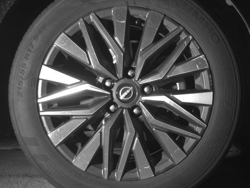 Used 2025 Nissan Altima 2.5 SV FWD image 15