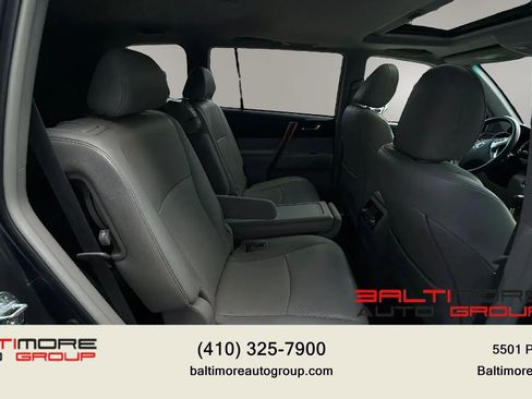 Used 2012 Toyota Highlander Limited w/ Tow Pkg AWD/4WD image 28