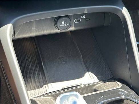 Certified 2026 Volvo XC40 B5 Plus AWD/4WD image 30