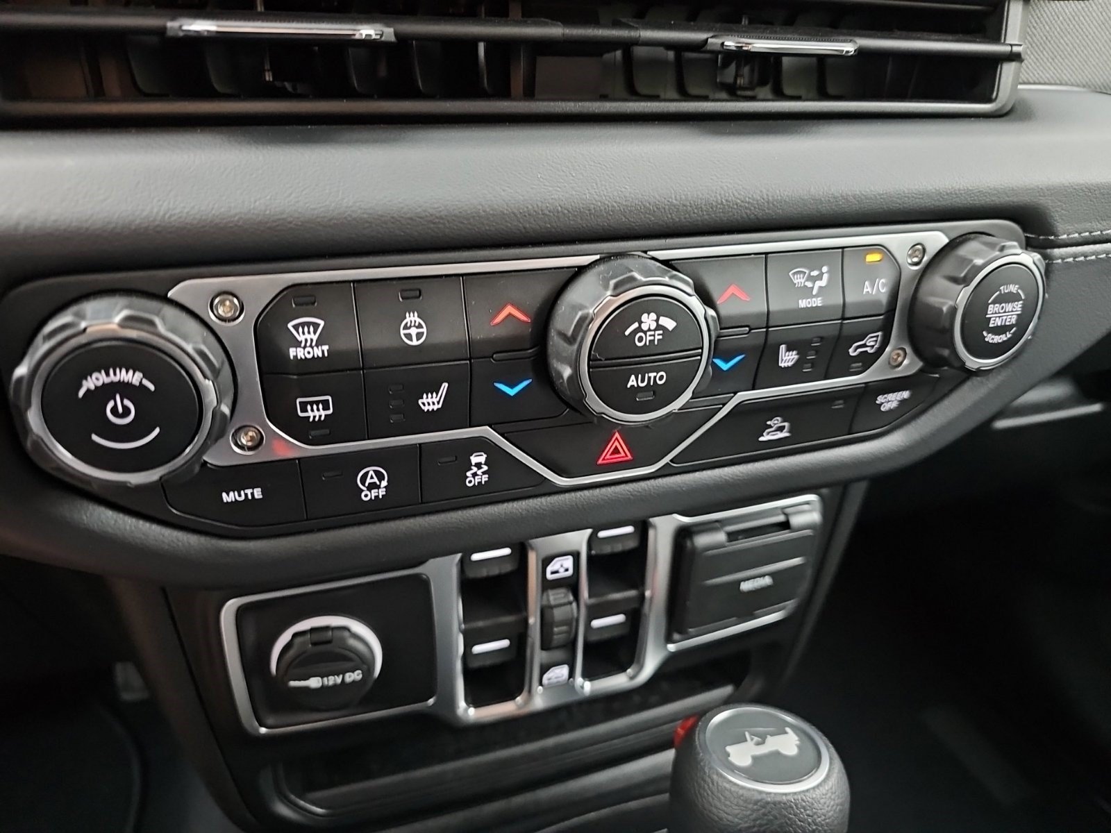 Used 2025 Jeep Wrangler Unlimited Sahara AWD/4WD image 21