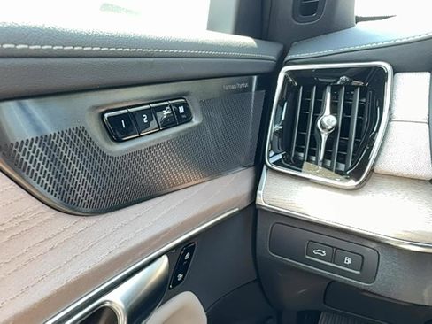 Certified 2025 Volvo XC90 T8 Plus w/ Protection Package Premier image 19