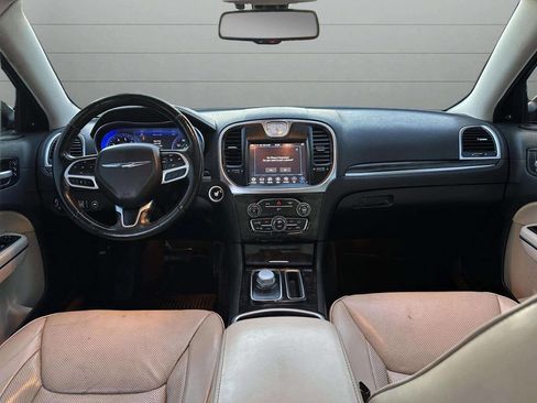 Used 2018 Chrysler 300 Limited image 38