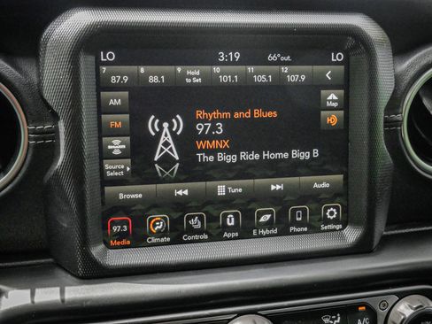 Used 2023 Jeep Wrangler Unlimited Sahara w/ Cold Weather Group AWD/4WD image 23