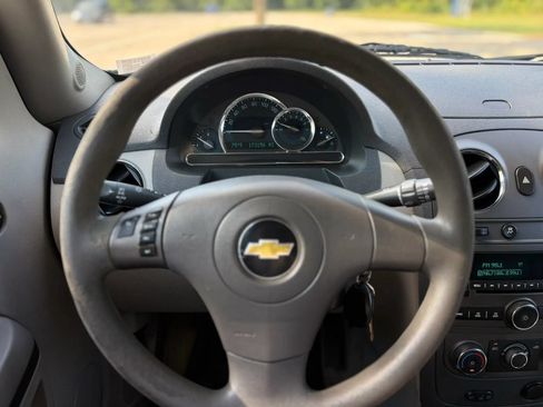 Used 2011 Chevrolet HHR LT FWD image 19