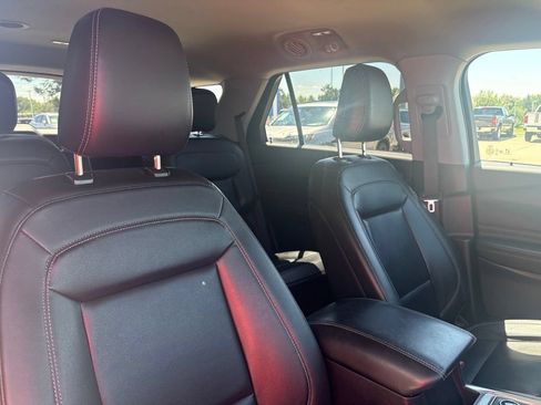 Used 2021 Ford Explorer XLT w/ Equipment Group 202A AWD/4WD image 24