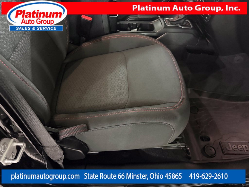 Used 2021 Jeep Wrangler Unlimited Rubicon w/ Dual Top Group AWD/4WD image 39