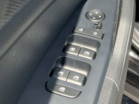 Used 2025 Kia Sportage LX FWD image 28