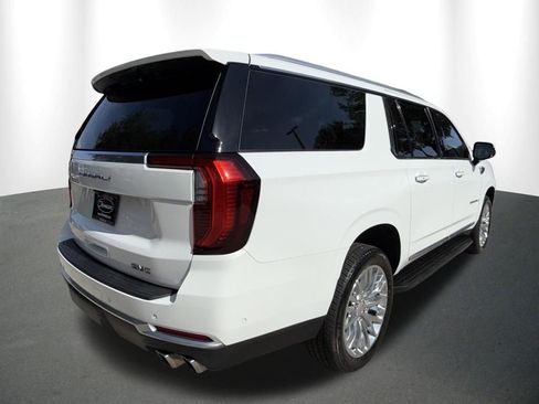 Used 2025 GMC Yukon XL Denali AWD/4WD image 14