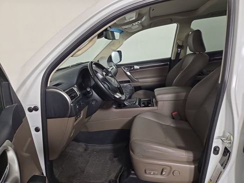Used 2023 Lexus GX 460 Premium w/ Accessory Package image 14
