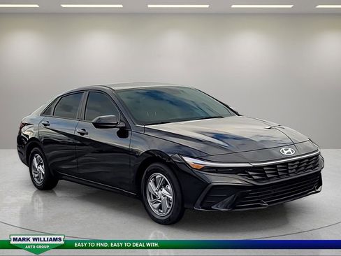 Used 2024 Hyundai Elantra SE image 1