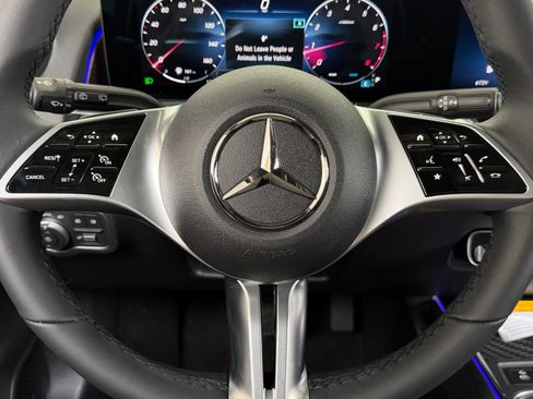 Used 2026 Mercedes-Benz GLB 250 image 11