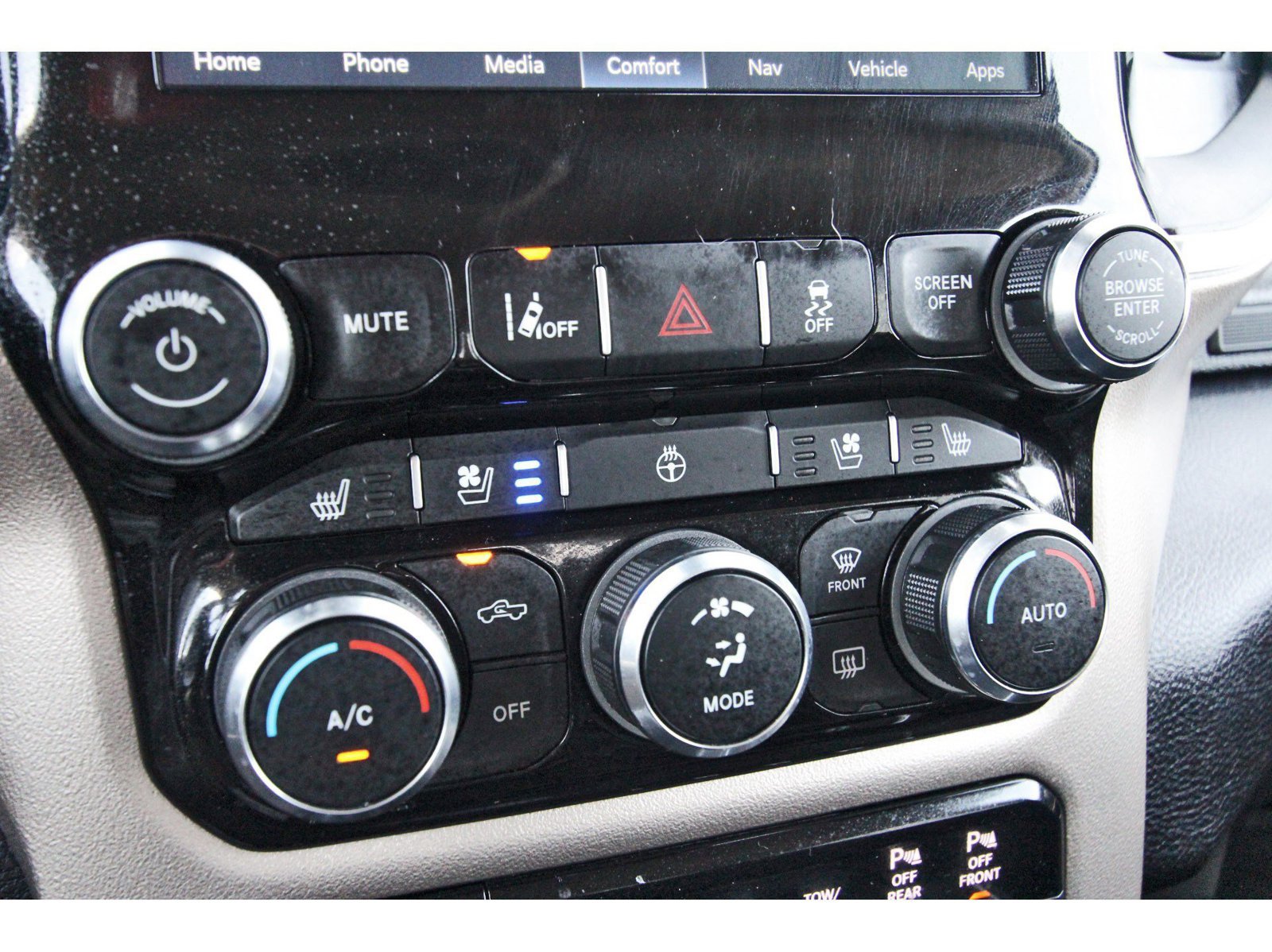 Used 2024 RAM 2500 Laramie w/ Safety Group AWD/4WD image 28
