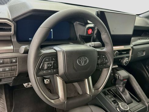 Used 2025 Toyota Tacoma TRD Sport AWD/4WD image 18
