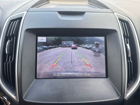 Used 2020 Ford Edge SEL FWD image 9