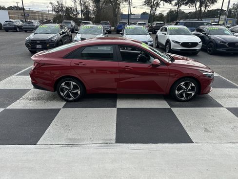 Used 2023 Hyundai Elantra SEL w/ Convenience Package image 3