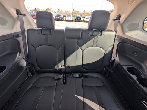 Certified 2025 Honda Pilot Touring image 31