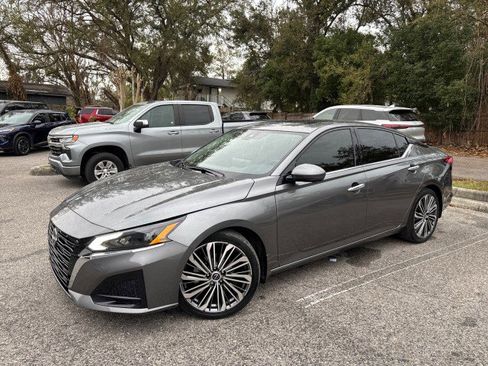 Used 2023 Nissan Altima 2.5 SL image 3