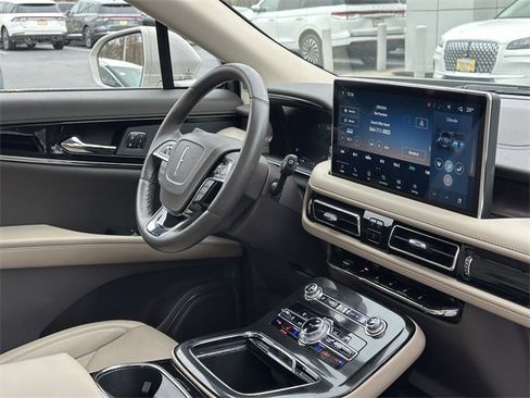 Certified 2022 Lincoln Nautilus Reserve image 34