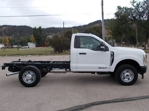 Used 2023 Ford F350 XL image 4