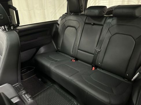 Used 2023 Land Rover Defender 90 SE image 16