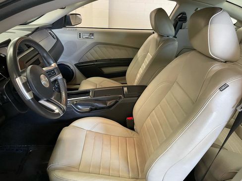 Used 2010 Ford Mustang Coupe RWD image 15