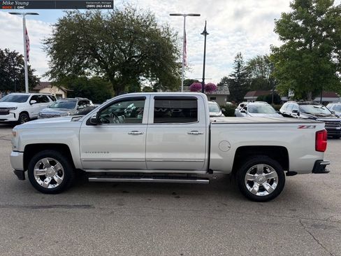 Used 2017 Chevrolet Silverado 1500 LTZ Z71 w/ LTZ Plus Package AWD/4WD image 8