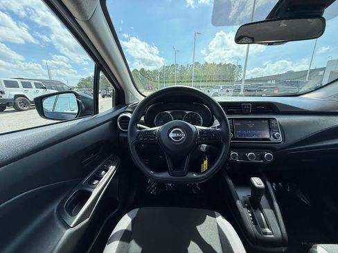 Used 2025 Nissan Versa S FWD image 12