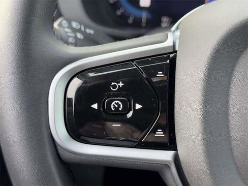 Certified 2025 Volvo XC60 B5 Plus image 19
