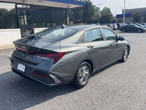 Certified 2025 Hyundai Elantra SE w/ Cargo Package FWD image 8