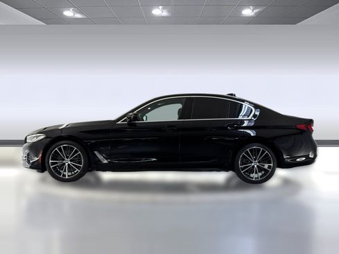 Used 2021 BMW 530i w/ Convenience Package RWD image 2