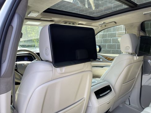 Used 2022 Cadillac Escalade Premium Luxury Platinum image 46