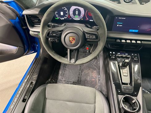 Used 2025 Porsche 911 Carrera 4 GTS image 15