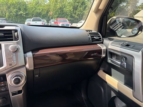Used 2015 Toyota 4Runner Limited AWD/4WD image 31