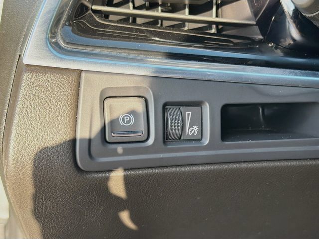 Used 2024 Cadillac XT6 Premium Luxury FWD image 37
