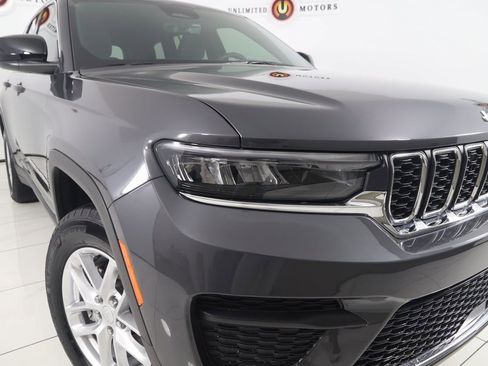 Used 2025 Jeep Grand Cherokee Laredo X w/ Luxury Tech Group I image 17