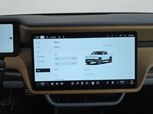 Used 2025 Rivian R1T Premium AWD/4WD image 27