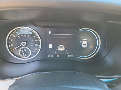 Used 2025 Genesis G70 2.5T image 37