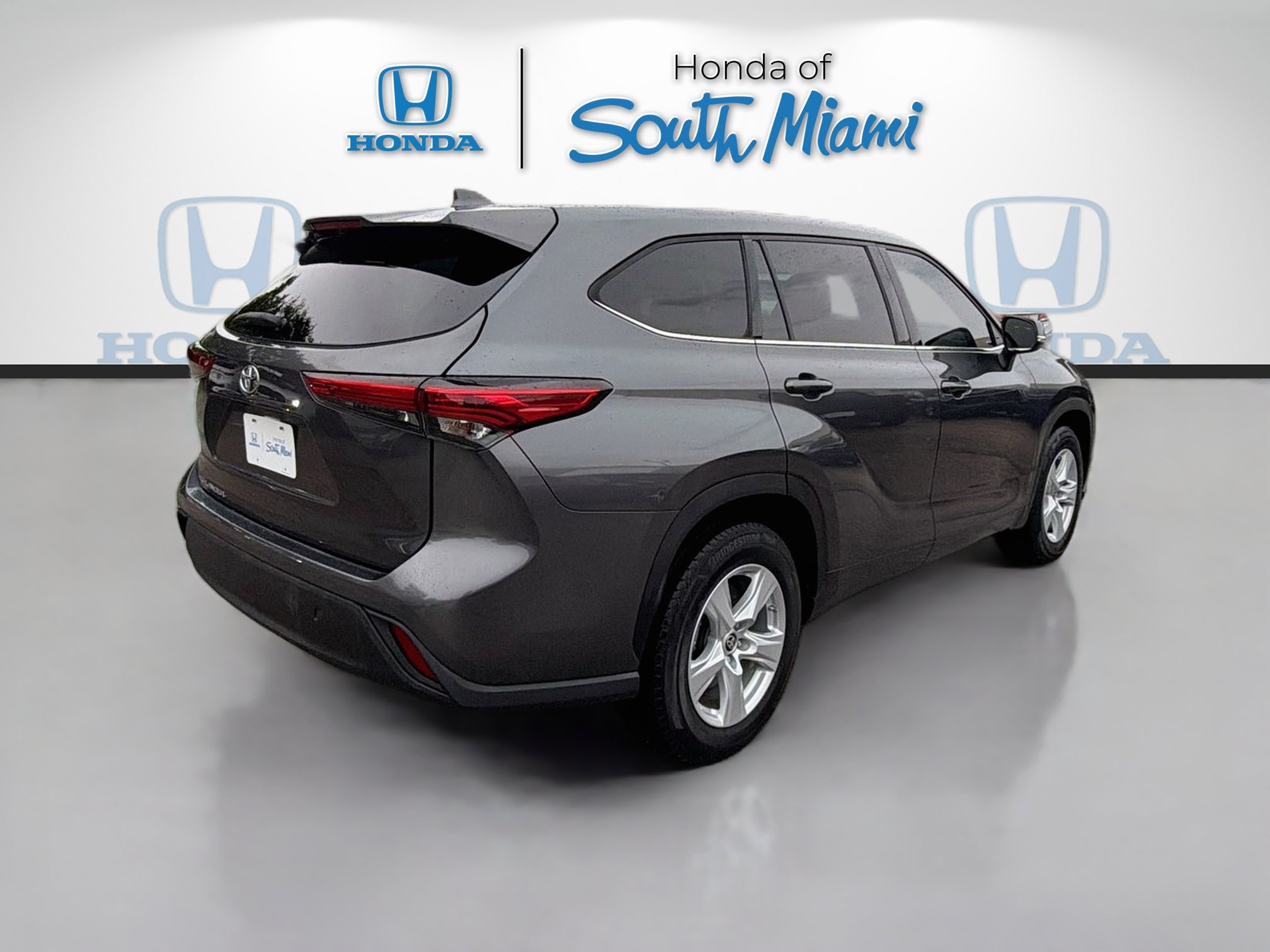 Used 2020 Toyota Highlander L FWD image 7