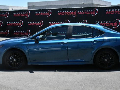 Used 2025 Toyota Camry SE FWD image 4