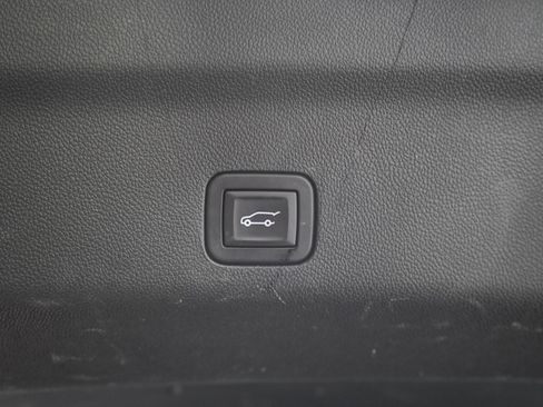 Used 2025 GMC Yukon Denali Ultimate AWD/4WD image 11