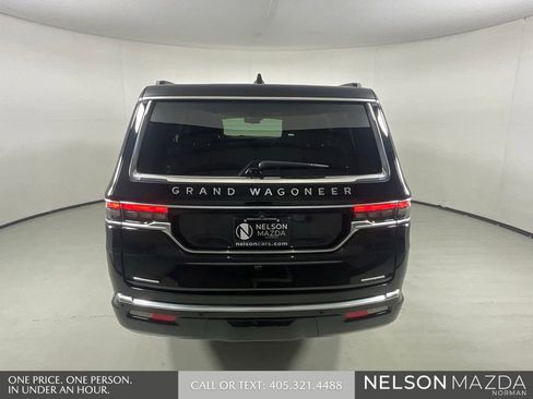 Used 2022 Jeep Grand Wagoneer Series II AWD/4WD image 7