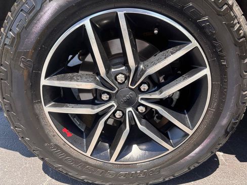Used 2019 Jeep Grand Cherokee Trailhawk AWD/4WD image 35