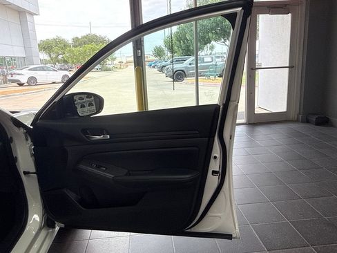 Certified 2025 Nissan Altima 2.5 SV FWD image 21