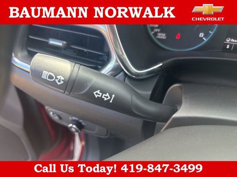 Used 2018 Chevrolet Equinox LT FWD image 12